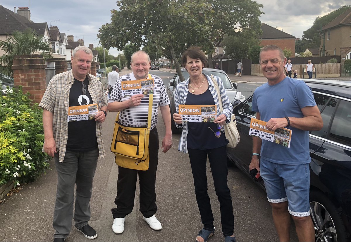 StephenCavinder's tweet image. 🔶Lovely evening to be out again in #Tudor Ward, chatting with residents, checking in on some live issues and delivering our latest newsletter. #LibDemAction #AllYearRound #KeepingInTouch @WatfordLibDems 🔶