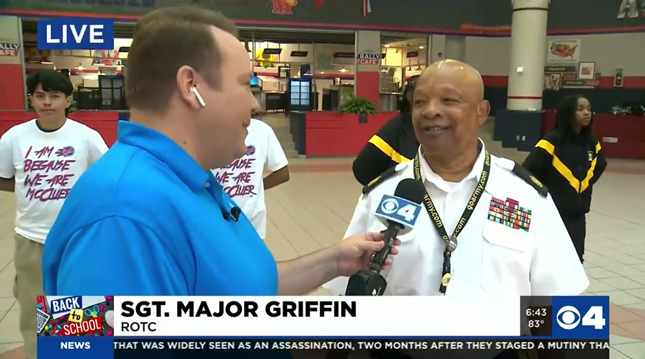 FergFlorSchools's tweet photo. 🎉What a busy morning as KMOV News 4 broadcast live from McCluer High School. ❤️💙A huge thank you to our McCluer students, staff, and parents who woke up bright and early to arrive at 4 a.m. to showcase that Comet energy on the big screen! WATCH: https://t.co/ztiDE6WKJO https://t.co/pJ87Q1T38V
