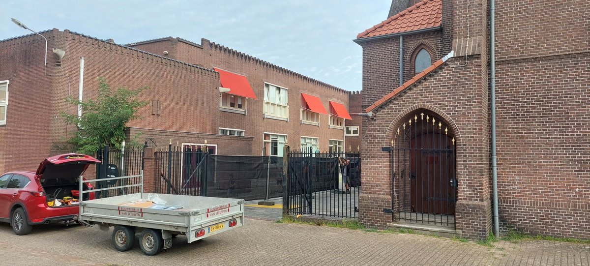 Er werd vandaag gewerkt in en aan de Gertrudiskerk, zo lijkt het.