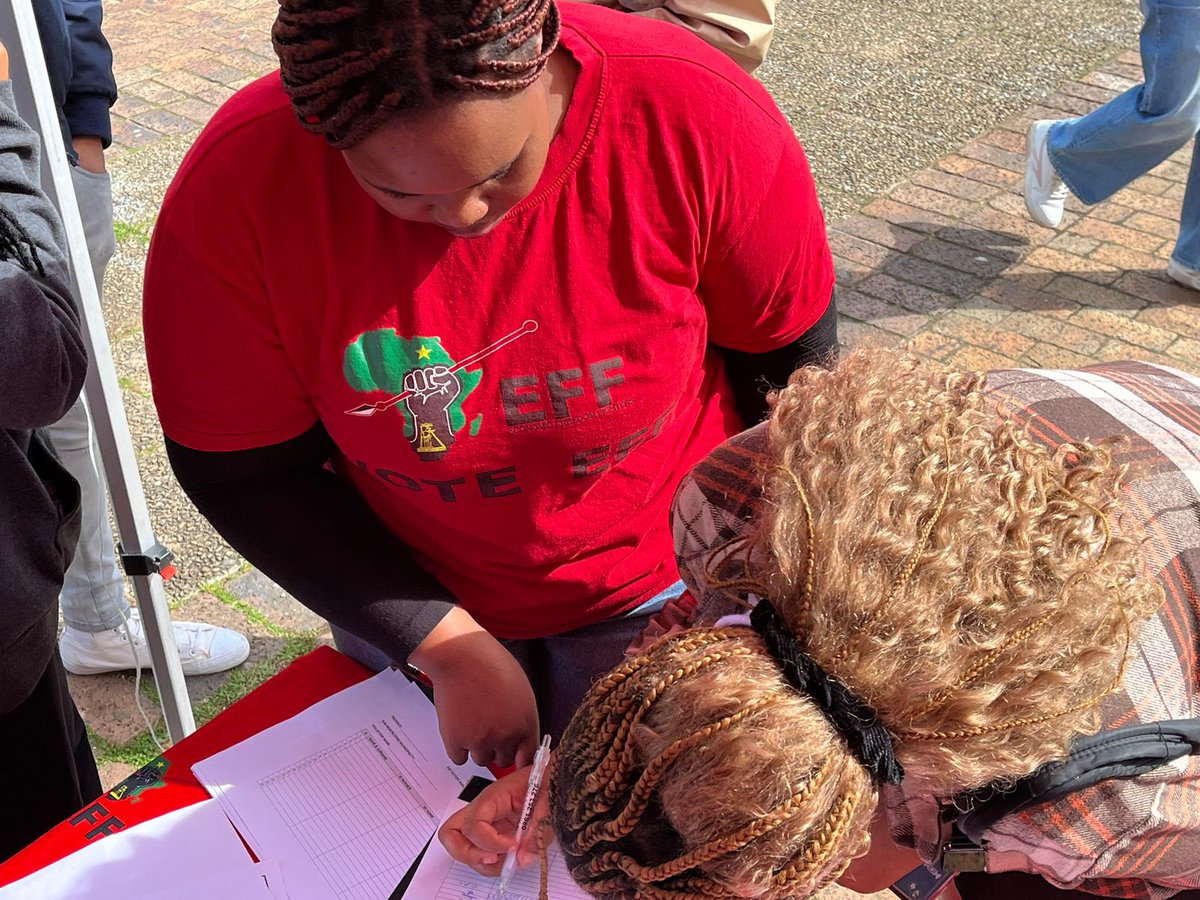 EFFYouthWC's tweet photo. ♦️IN PICTURES♦️

@EFFStudents CSCT Member Ftr. @n_asemahle in UCT earlier on today with the BSCT and ground forces of the branch engaging on the #VotaMntuOmtsha campaign.

Young people across all institutions of higher learning must register to vote!

Let us make 2024 our 1994! https://t.co/Ygd9i411JC
