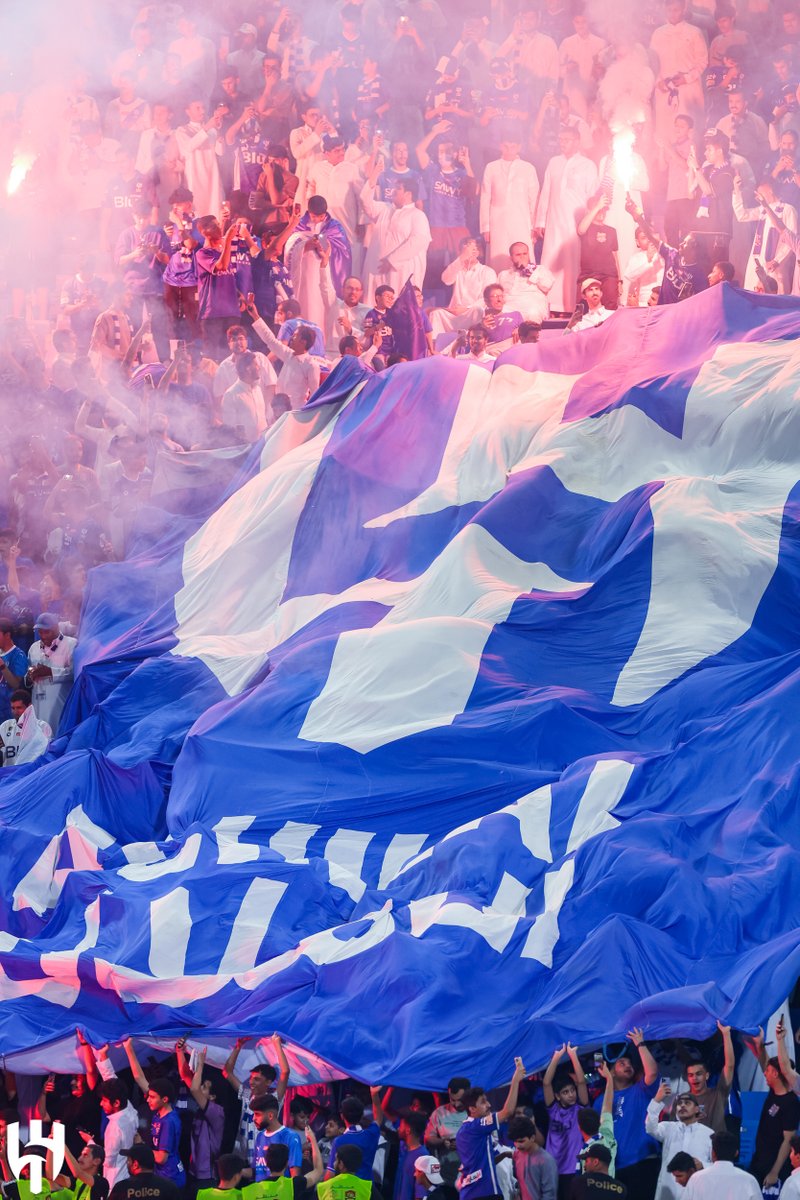 fans_of_alhilal's tweet photo. 🔝يا جمـال #الهلال ويا جمـال جمهـوره 😍💙 https://t.co/Le31DiH9XI