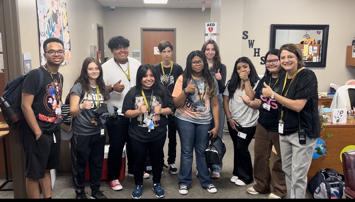 SWgolfers's tweet photo. Welcome to @SpringWoodsHigh Ms. Meshell. @SWgolfers is happy to give you some gear to represent us all. @sbisdathletics @SBISD #allmeansall https://t.co/WcYKw6mZmF