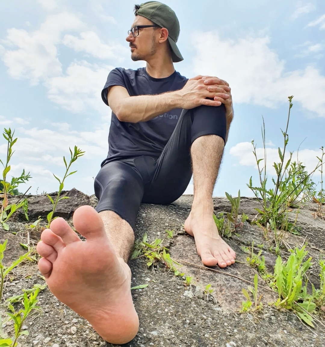 ryan_jatus's tweet photo. Pause on a big rock after cycling 🚴‍♂️

#maletoes #gaysoles #malesoles #malefoot #gayfoot #gaytoes #gayfeetfetish #gayfootfetish #gayfeet #manfeet #guyfeet #piesmasculinos #dudefeet #piesdehombre #malefeetlovers #bigfeet #barefoot #soles #barefeet #toes #feet #sexyfeet #styria https://t.co/DtPY1IHdtV