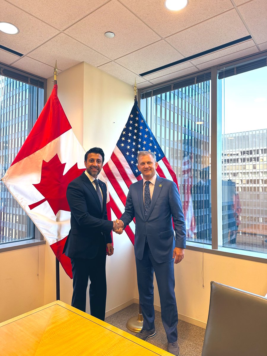 CanadaTrade's tweet photo. During his visit to #Chicago, Parliamentary Secretary Sidhu met with #USCongress as well as Canadian and U.S. companies to further advance our close cooperation on a range of shared priorities, including trade, environment, energy and #ElectricVehicle development. https://t.co/QcSBn8ywWQ