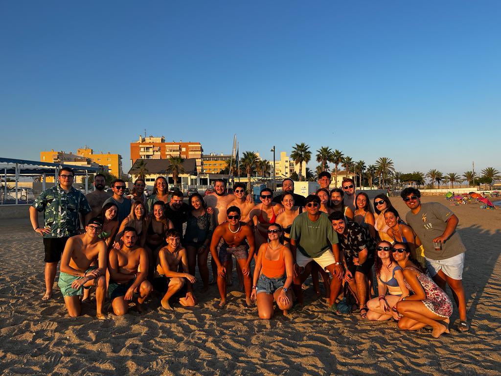 GJovenPasoAzul's tweet photo. 🔵 Tarde de convivencia en Águilas, donde hemos hablado de las próximas  actividades del Grupo Joven. 
#SomosJovenes #SomosAzules https://t.co/sFCcRwpPpf