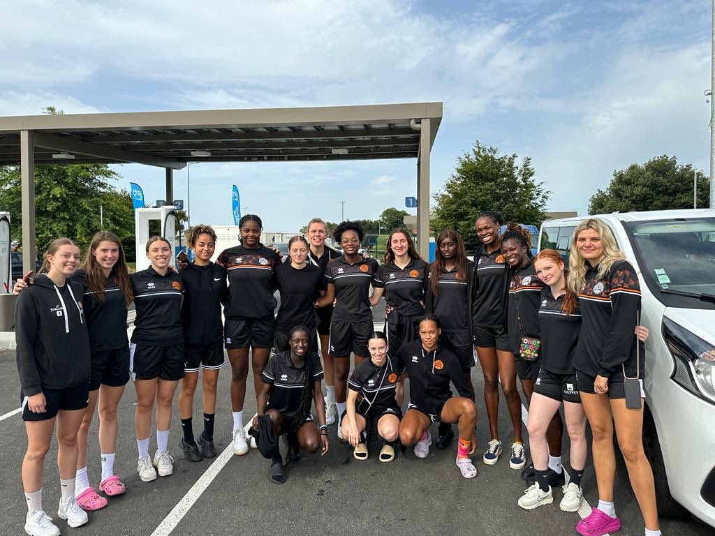 uslgbasket's tweet photo. 𝗠𝗔𝗧𝗖𝗛𝗦 𝗔𝗠𝗜𝗖𝗔𝗨𝗫 𝗘𝗧 𝗝𝗢𝗨𝗥𝗡𝗘́𝗘 𝗖𝗢𝗛𝗘́𝗦𝗜𝗢𝗡🟠⚫️

Retour en images sur le déplacement à Nantes pour les premiers amicaux de la saison et une journée cohésion.

Résultats : 
- NF2 : 49-49
- NF1 : 78-70
 
Rdv le 30/08 pour les matchs retours! https://t.co/UOQk8Eti5r