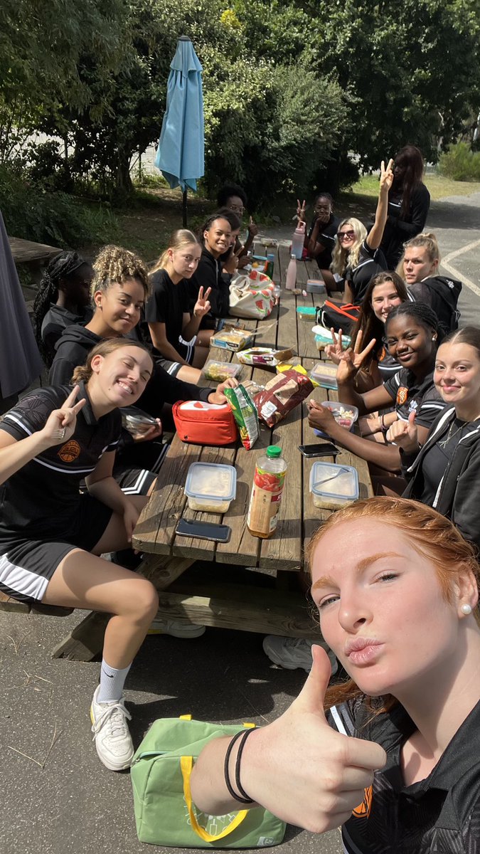 uslgbasket's tweet photo. 𝗠𝗔𝗧𝗖𝗛𝗦 𝗔𝗠𝗜𝗖𝗔𝗨𝗫 𝗘𝗧 𝗝𝗢𝗨𝗥𝗡𝗘́𝗘 𝗖𝗢𝗛𝗘́𝗦𝗜𝗢𝗡🟠⚫️

Retour en images sur le déplacement à Nantes pour les premiers amicaux de la saison et une journée cohésion.

Résultats : 
- NF2 : 49-49
- NF1 : 78-70
 
Rdv le 30/08 pour les matchs retours! https://t.co/UOQk8Eti5r