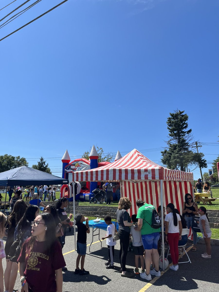 We had a great time at the awesome community BBQ yesterday !! 🍦🍔😎☀️ @BPSEngagement @belleville_ps @MrRhodesBHS @belleville_bucs