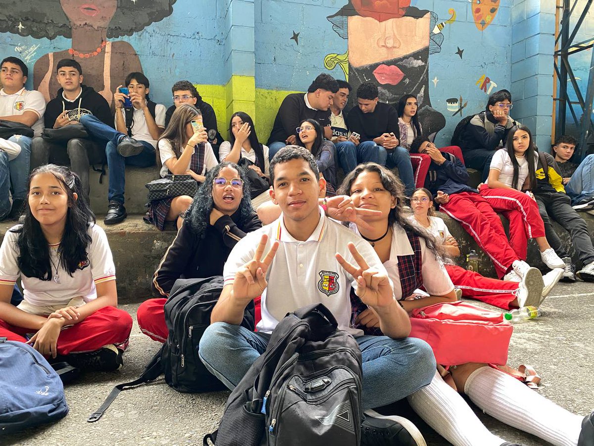 EducacionMed's tweet photo. En el marco de la campaña “Un Ruido por la Vida” que lidera el Programa de Entorno Protector Escolar de la Secretaría de Educación de Medellín, se desarrollarán varios conciertos en diferentes instituciones educativas del Distrito. 🎼🎸🥁 https://t.co/GiVX6UYh0V