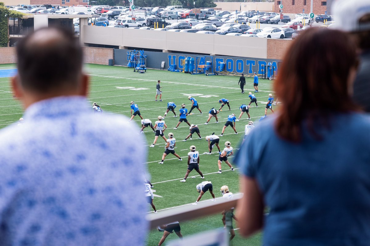 It was great to have our season ticket holders at practice today. Can’t wait to see you @RoseBowlStadium! 💥🏈 #GoBruins