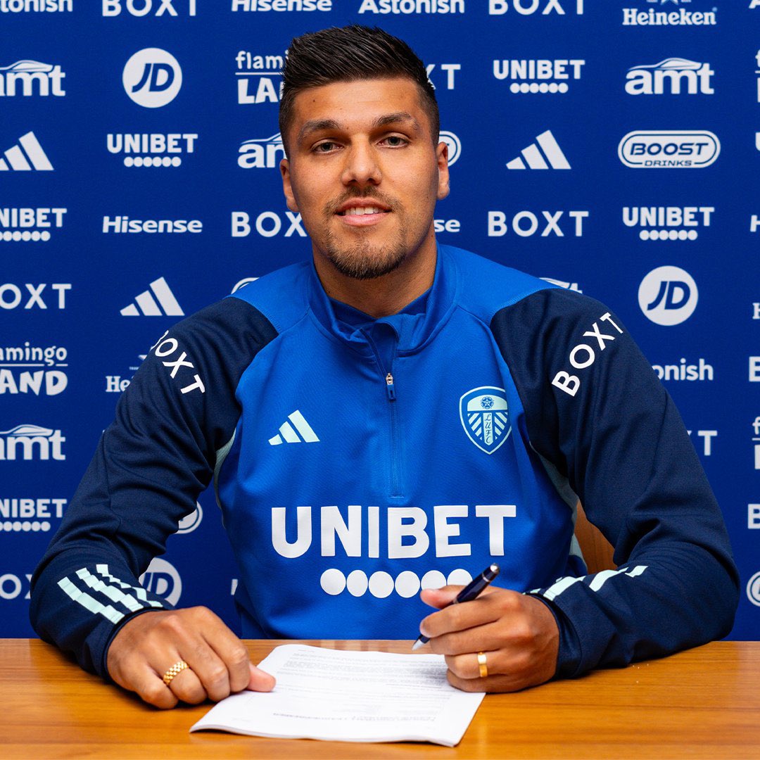 FootyAccums's tweet photo. OFFICIAL: Leeds United have announced the signing of Joel Piroe on a 4 year contract.

Huge signing for them 👏🏻 https://t.co/fSTUt8Czoq