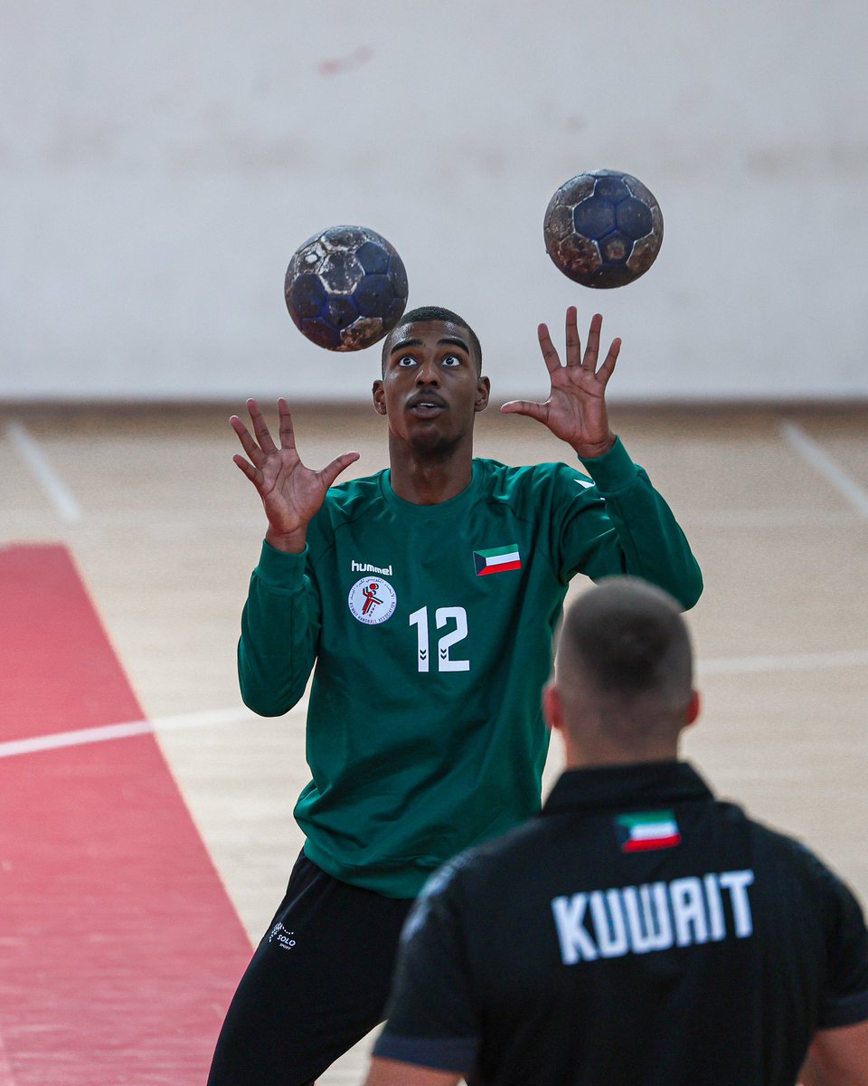 KHAkuwait's tweet photo. معسكر مونتينيغرو |
- يواصل منتخب الشباب ومنتخب الناشئين تدريباتهم في المعسكر الخارجي حيث ان جميع اللاعبين في التزام تام بالجدية والتدريب على فترتين بقيادة الجهاز الفني الجديد ، ويأتي ذلك إستعداداً للمنافسات القادمة .
🇰🇼🤾♂️ #kuwaitHandball https://t.co/AiZHzxpe1q