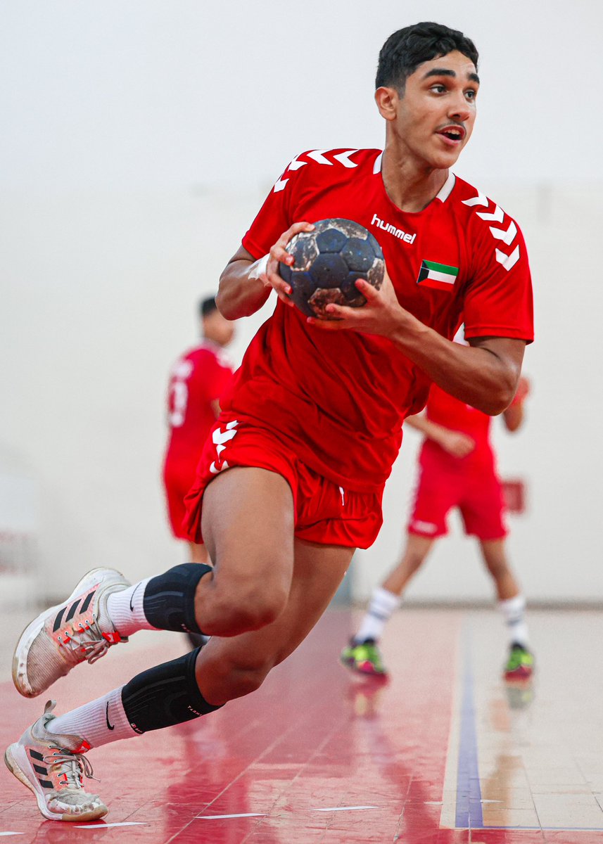 KHAkuwait's tweet photo. معسكر مونتينيغرو |
- يواصل منتخب الشباب ومنتخب الناشئين تدريباتهم في المعسكر الخارجي حيث ان جميع اللاعبين في التزام تام بالجدية والتدريب على فترتين بقيادة الجهاز الفني الجديد ، ويأتي ذلك إستعداداً للمنافسات القادمة .
🇰🇼🤾♂️ #kuwaitHandball https://t.co/AiZHzxpe1q