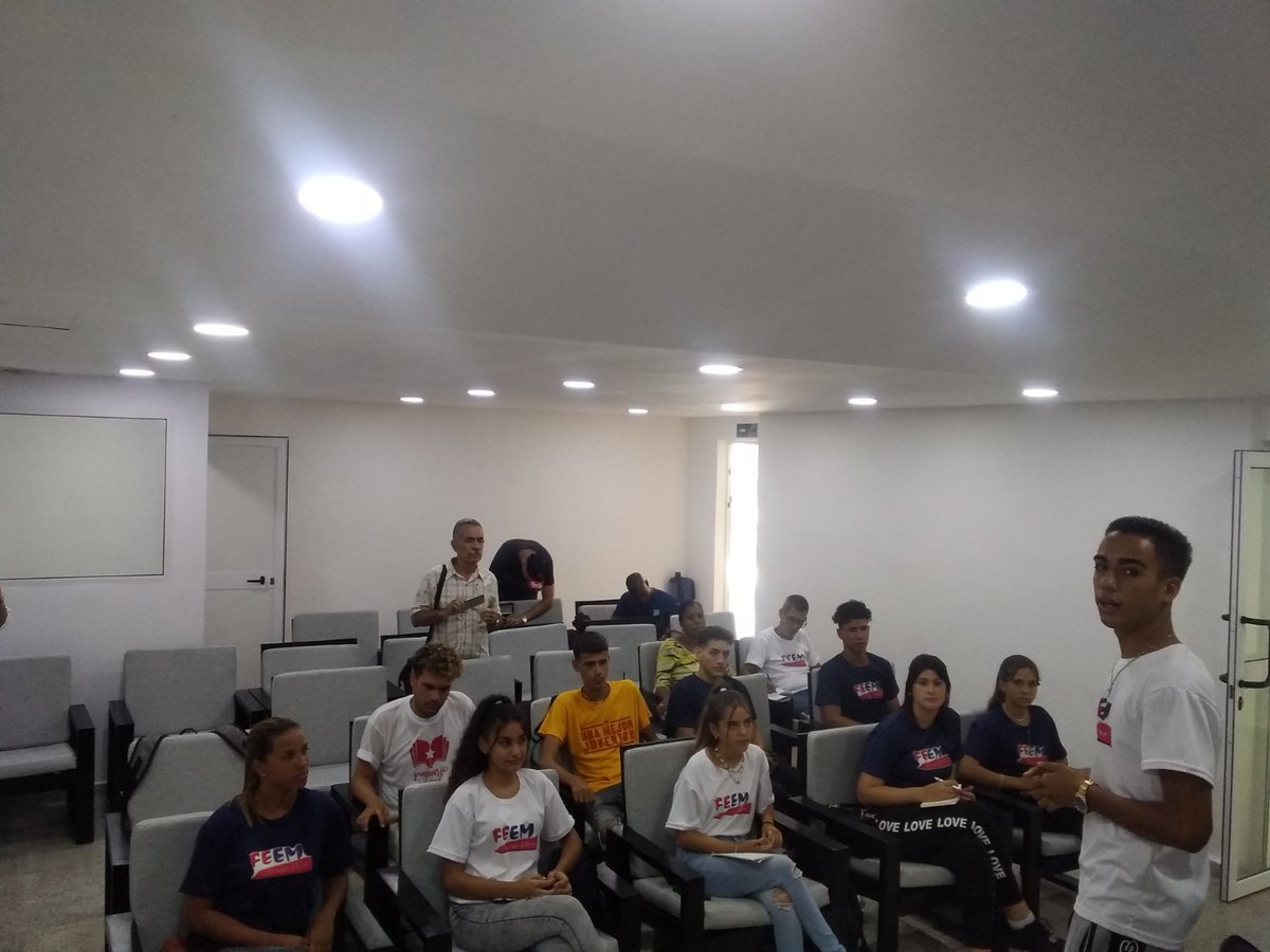 MandyUjc's tweet photo. Magnífico intercambio de los delegados a la #2daAsambleaNacional de la #FEEM con las máximas autoridades de la provincia. #Mayabeque #UnaMejorJuventud @aylinalvarezG @UJCdeCuba @BYuniasky @DiazCanelB https://t.co/L5jj4zsIJs
