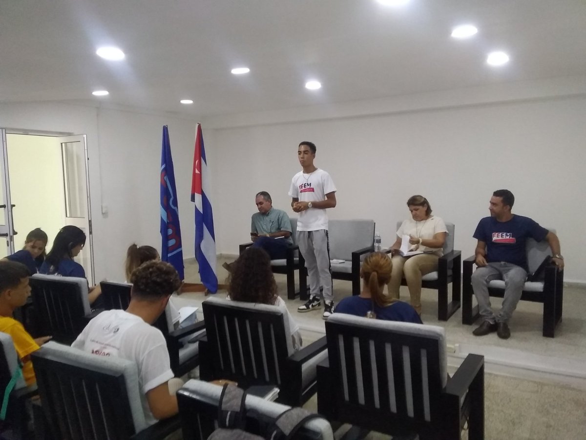 MandyUjc's tweet photo. Magnífico intercambio de los delegados a la #2daAsambleaNacional de la #FEEM con las máximas autoridades de la provincia. #Mayabeque #UnaMejorJuventud @aylinalvarezG @UJCdeCuba @BYuniasky @DiazCanelB https://t.co/L5jj4zsIJs