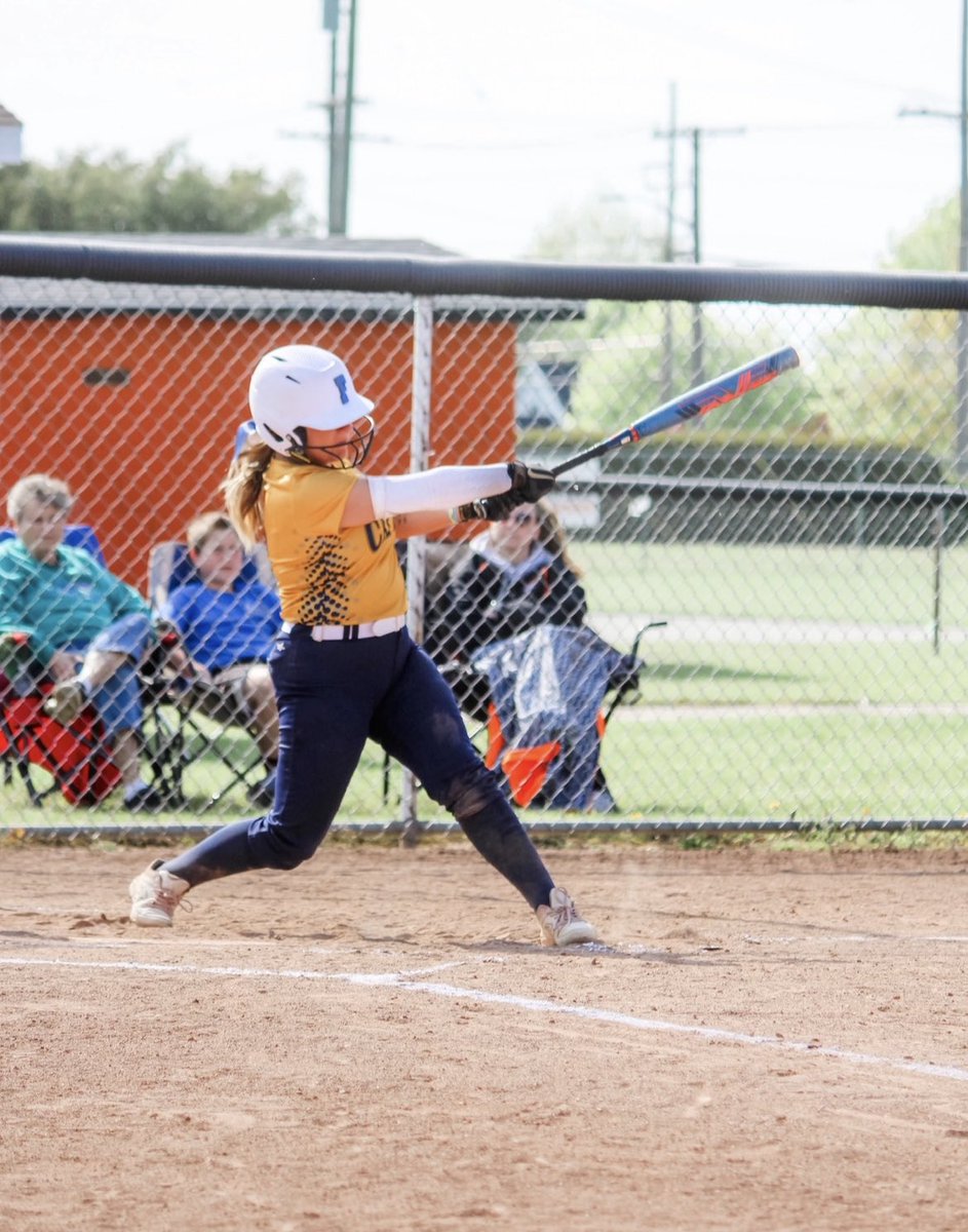 skielar25's tweet photo. @softball_sc4 @SC4CoachSarah @sc4athletics Go Skips!!!⚓️💪🏽💙💛 https://t.co/cQu1uNTeTY