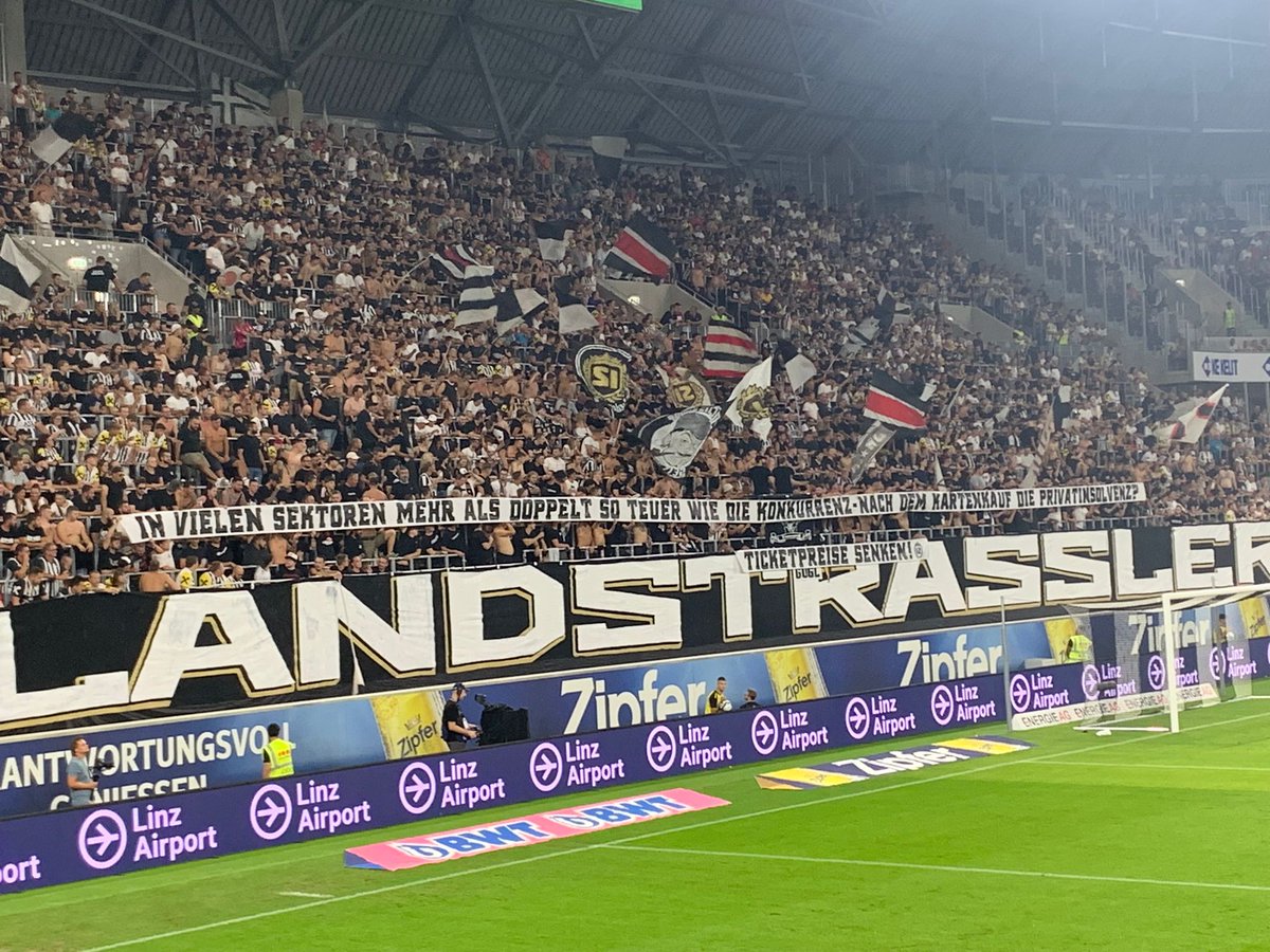 Seit1908_at's tweet photo. #gemeinsamsindWIRlask #einsamseidIHRlask #lask
#tickets #preise #landstrassler #ASKHSK #UEFA @EuropaLeague @LASK_Official @UEFA #fans #Protest @InitiativeSW https://t.co/ayJByAjV19