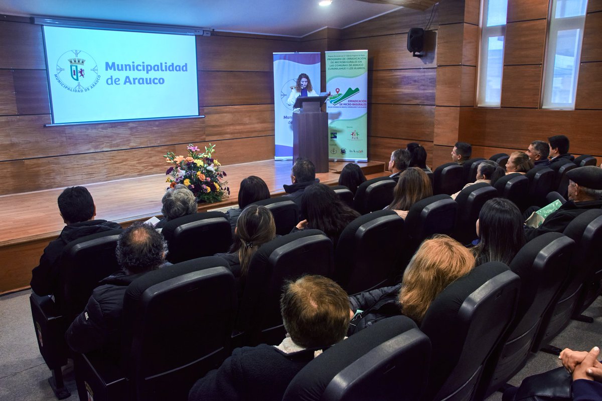 FLIS_CL's tweet photo. 📌 Seguimos recordando el lanzamiento del PROGRAMA "ERRADICACIÓN DE #MICROBASURALES EN LAS COMUNAS DE #ARAUCO, #CURANILAHUE Y #LOSÁLAMOS"
📸 En las imágenes:
♻️ Felipe Sierra, representante del @gorebiobio
♻️ Leonídas Peña, Consejero Regional del Biobío. https://t.co/u2bbpLMaIe