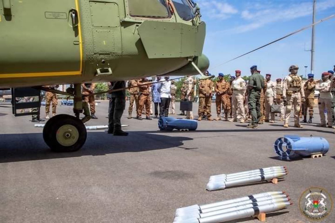 Dsiribie's tweet photo. #Burkina L’armée a frappé ce jeudi, pls #GAT avec des missiles dans la zone de #Oursi. Plus de 500 criminels à bord de pickups et juchés sur plus de 200 motos, répartis en plusieurs groupes. Plus de 100 membres sous des arbres ont été bombardés. @AibBurkina @CLaoundiki https://t.co/leV5aKBk4Y