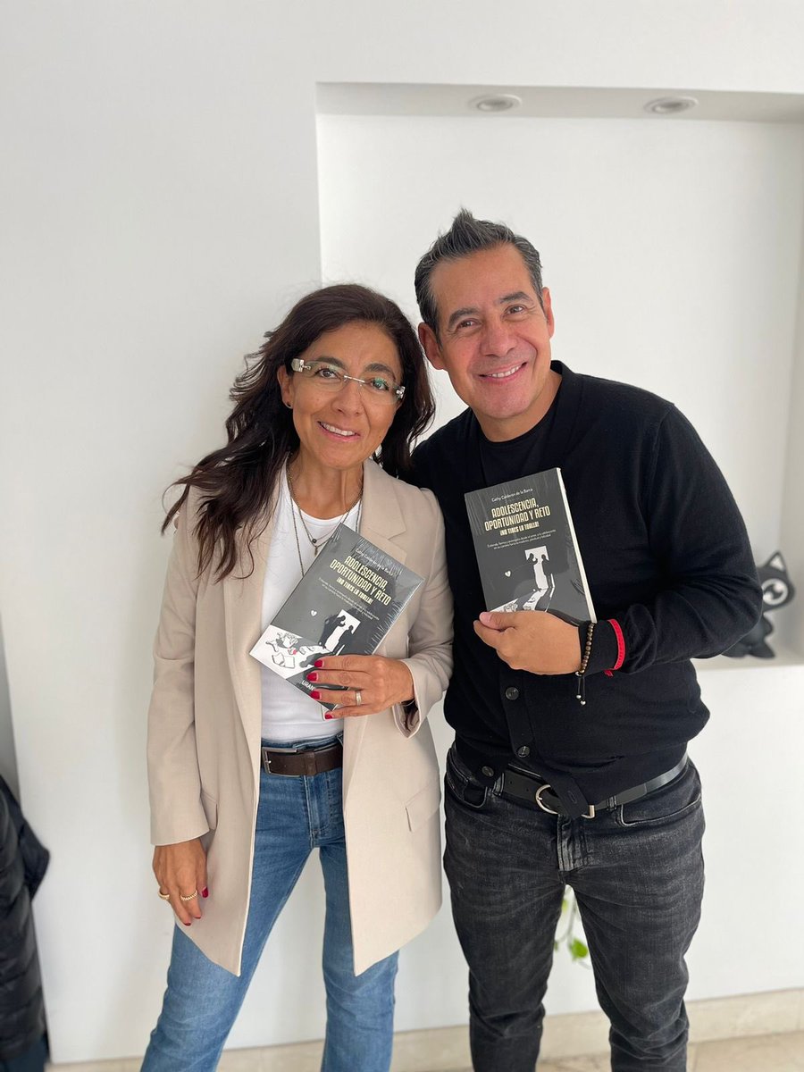 cathycdelabarca's tweet photo. Si no has comprado tu libro, PÍDELO en línea en cualquier librería. Encontrarás estrategias muy prácticas para conectar y comprender a tu ADOLESCENTE. No tires la toalla, te necesitan cerca💟💙 https://t.co/GwoljFSl7R