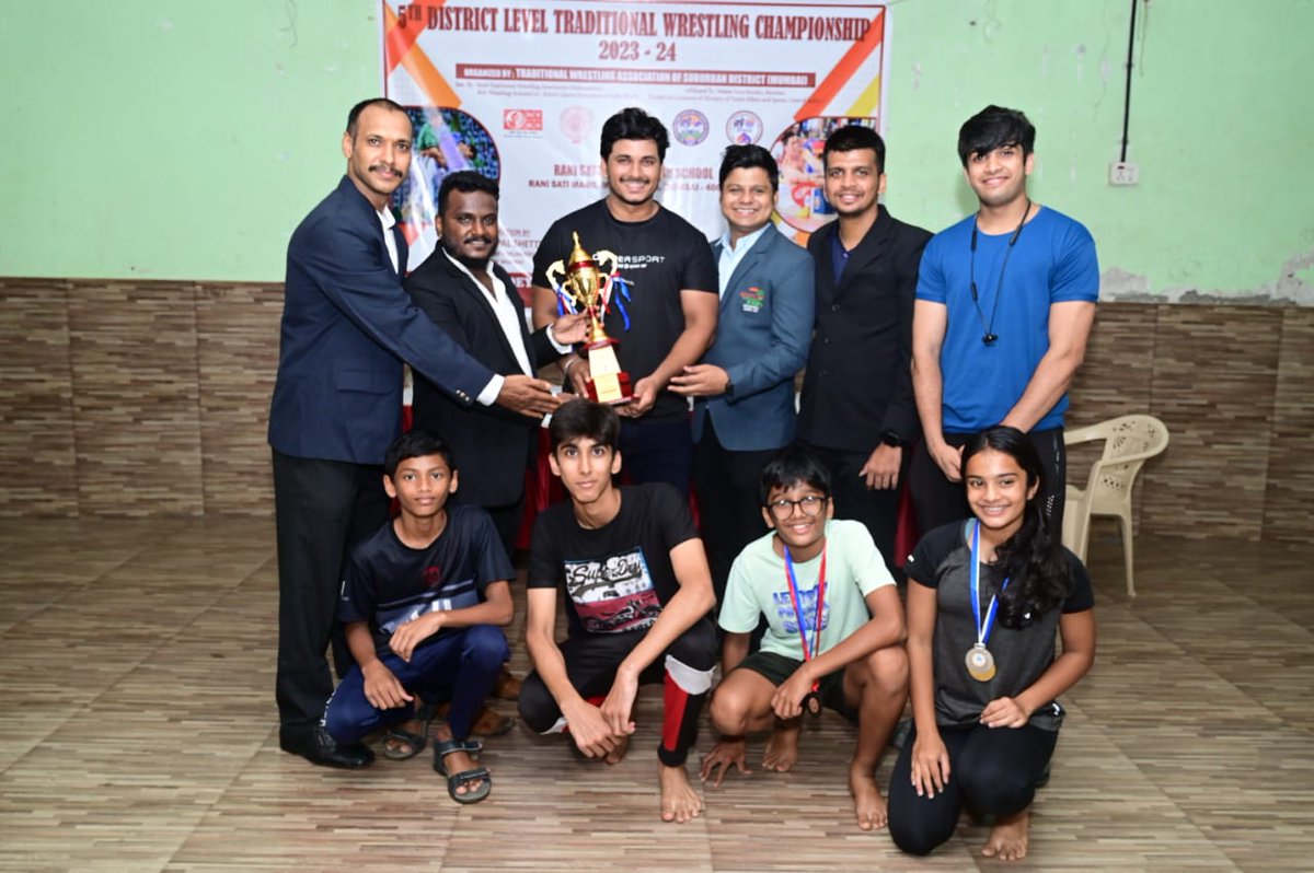 ChessboxingMumb's tweet photo. It was honoured to be the part of"5th District level Traditional Wrestling 2023-24"as a Guest.
Thankyou Ashutosh Bhai,Rahul Bhai &amp; Mumbai Suburban Traditional Wrestling Association for the invitation.#GuestOfHonor #nationalsportsdayweek #traditionalwrestling #kheloindia #fitindia https://t.co/JDejcD0N1J