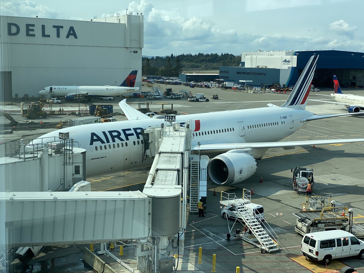 J’ai eu un superbe équipage qui m’a sympathiquement surclassé en business à bord du CDG-SEA en B787-9 avec @AirFranceFR sur le vol AF338 ce mercredi 23 août 2023. Vivement Seattle pour quelques jours sous le climat vraiment très agréable.