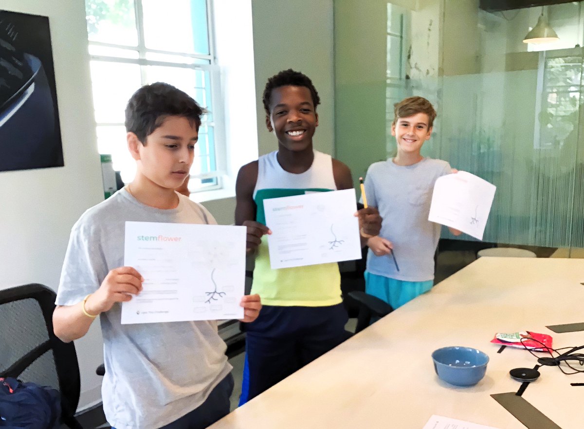 TransPod_Inc's tweet image. 🌟 Thrilled to host @up4challenge_ca's incredible youth group at our #TransPod HQ! 

We introduced them to 3-phase power physics, unveiling TransPod's inner workings. Hands-on with linear motors, feeling propulsion's force - truly fantastic!

#YouthEmpowerment #FutureInnovators