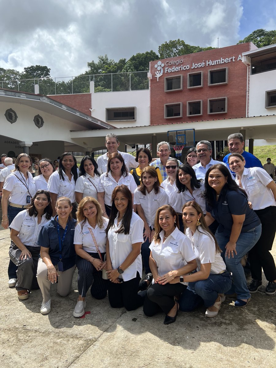 🎉💙 Nos llena de orgullo cada vez que vemos las obras terminadas que impulsamos a través de la <a href="/FundSBV/">FundaciónSusBuenosVecinos</a> Una de ellas es la moderna infraestructura del nuevo edificio del Colegio Federico José Humbert Azcárraga en Burunga, Arraiján 😍✨