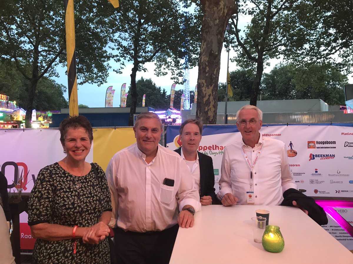EikoSmid's tweet photo. Wát een geweldig feest: @stoppelhaene 70e editie van #Stöppelhaene grootste Sallandse oogstfeest @GemeenteRaalte met verdieping, ontmoeting én top muzikanten vanavond!  Vanuit @ProvOverijssel met gedeputeerde @LiesbethGrijsen;  bedankt voor ontvangst. Nog 2 dagen te gaan #Raalte https://t.co/ffH7aO3Gye
