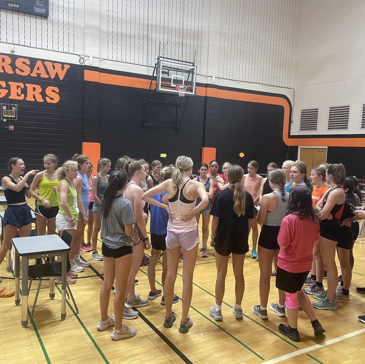 WarsawXc's tweet photo. This is how our day started and ended. Thankful for the girls flexibility. Plus…#onlysomany sunrises!!! @WarsawStrength #bebetter https://t.co/Yu7azF2QcN