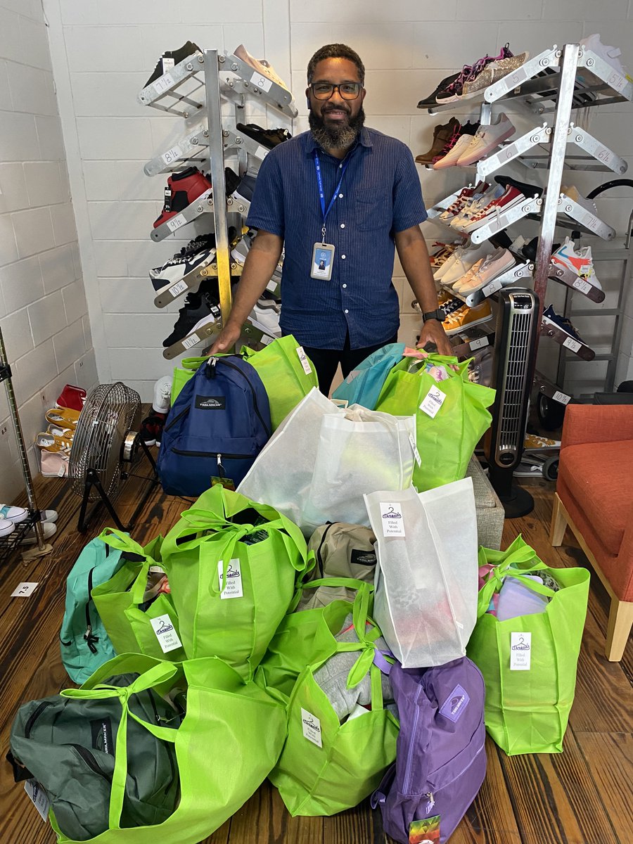 HoustonThreads's tweet photo. When a family of 8 loses everything to a house fire, Houston Threads answers the call! We ensure that everyone receives 5 days worth of clothing!! Ensuring that we are providing for those youth in need!
#local #nonprofit #houstonthreads #love #SupportingOurYouth #vibe #Check https://t.co/CkpTdz3iva