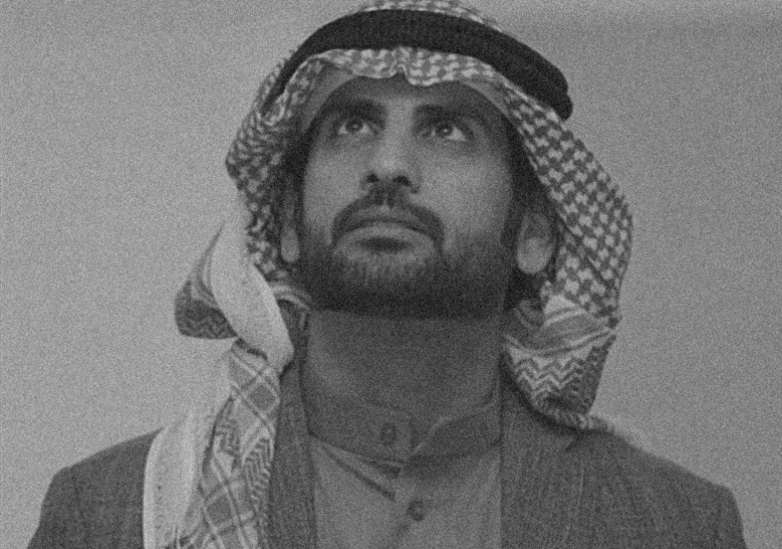 - على النقا نبقى ولو عاقنا عوق
و يبقى الوفـا . . منّا وفينا و إلينا

و وجيهنا بيضه و هاماتنا فـوق
وإن ضاقت الدنيا ما ضاقت علينا .