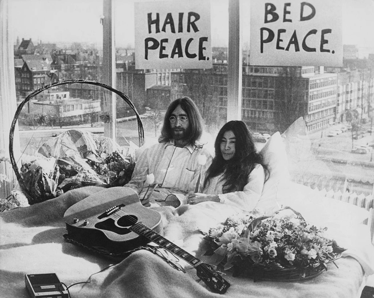 John Lennon and Yoko Ono began an eight-day 'bed in', in room 1742 of The Hotel La Reine Elizabeth, Montreal, Canada, to promote world peace, May 23, 1969.