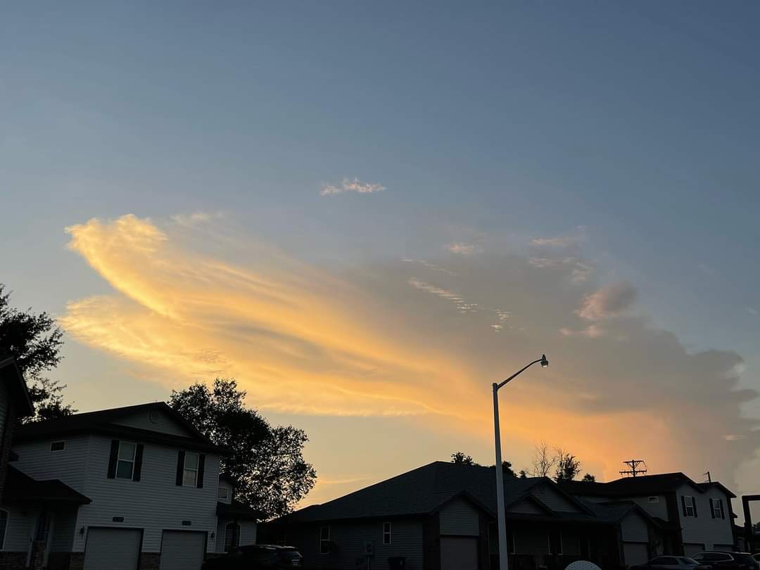 drdvdus's tweet photo. Heavens Declare the Glory of God #heavensdeclarethegloryofgod #bolivarmo #lovemissouri #eveningclouds @drdvd https://t.co/uSnH13sfnm