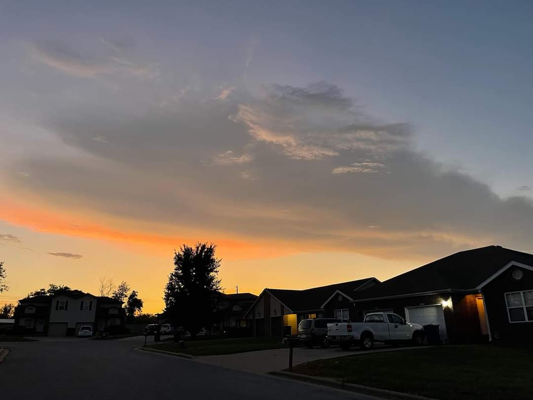 drdvdus's tweet photo. Heavens Declare the Glory of God #heavensdeclarethegloryofgod #bolivarmo #lovemissouri #eveningclouds @drdvd https://t.co/uSnH13sfnm