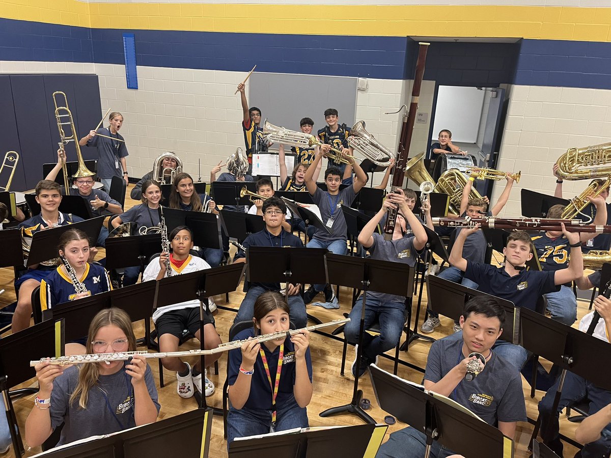 KellyBrod6's tweet photo. Day 7 - Today I am thankful for our community.  We had our town hall pep rally tonight and our community showed up in a big way to support our students.  It was great to see everyone come together for our kids.  Go Bobcats! #watchmmjhlead https://t.co/GRMVR8VVzt