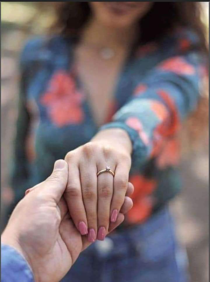 پرين پياري ماڻهو چيو ته "
ٻن چھرن جو بوجھ نہ کڻندا ڪيو 
اگر دل نہ ٿا ملن تہ ڪنھن سان ھٿ بہ نہ ملائيندا ڪيو....."
پر مرشد سائين جلال چانڊيو چوي ٿو ته "دل دل سان ملي ته ٿئي ڪو ڌماڪو ""😀😀😀
#JeayMurshidJalalChandio