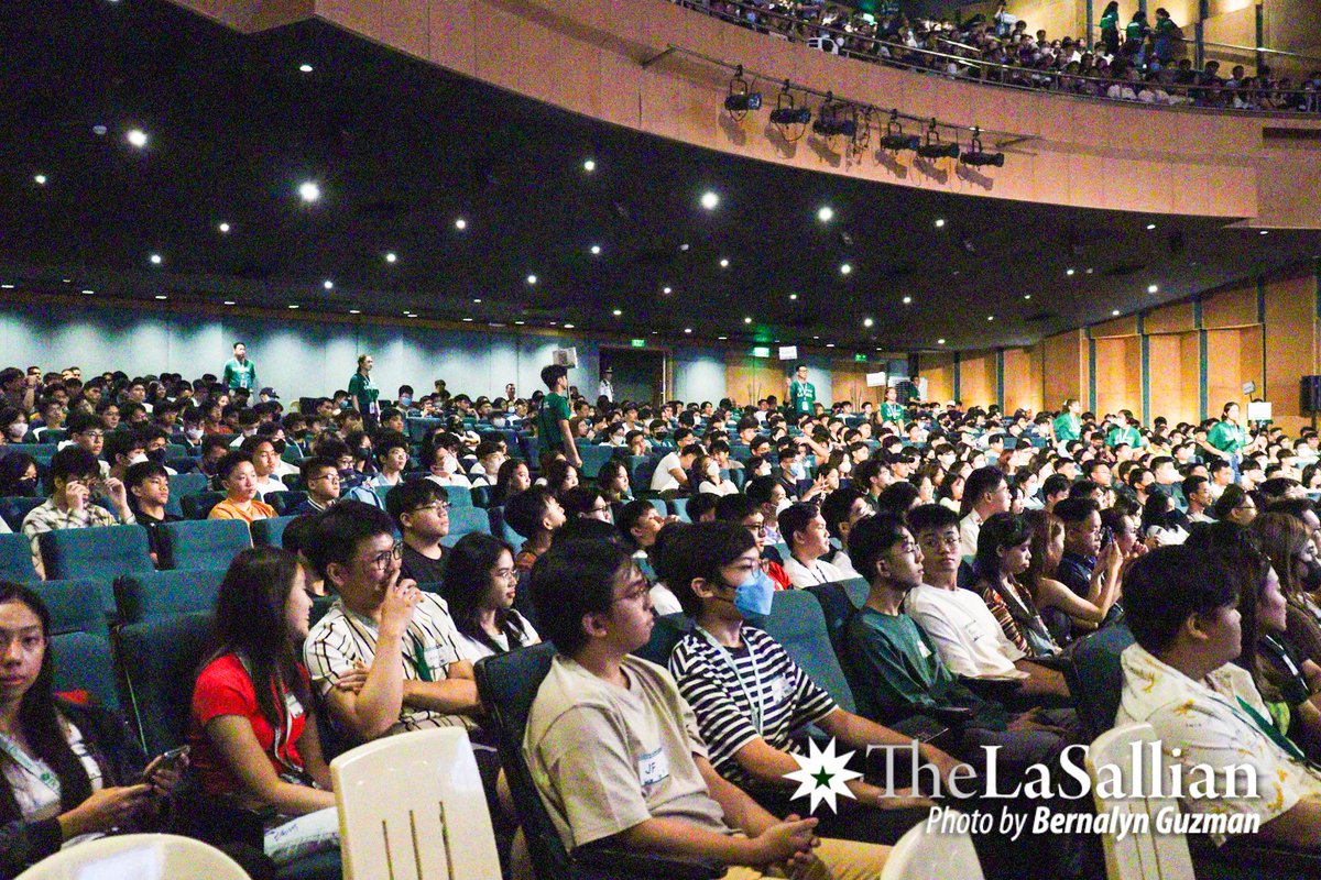 TheLaSallian's tweet photo. HAPPENING NOW: Festivities continue at #LPEP2K23 as incoming freshmen from the Gokongwei College of Engineering and Br. Andrew Gonzalez College of Education are welcomed at the Teresa Yuchengco Auditorium. #AnimoFlight https://t.co/ryfsbDfPqC