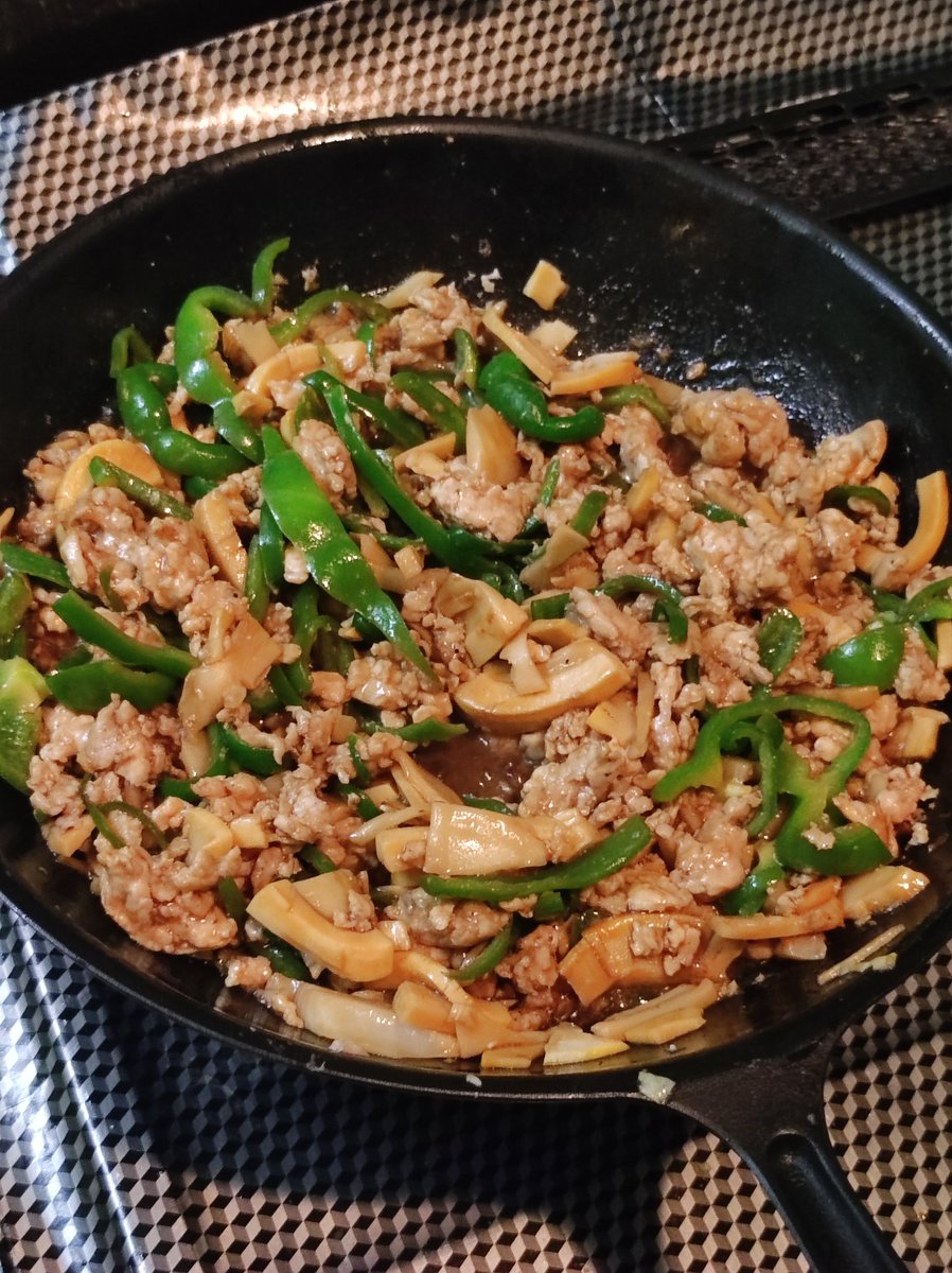 funcsphere's tweet photo. しゃかしゃかひき肉のチンジャオロースを作る。家事大変だな‥ https://t.co/pNCqdBNkpC