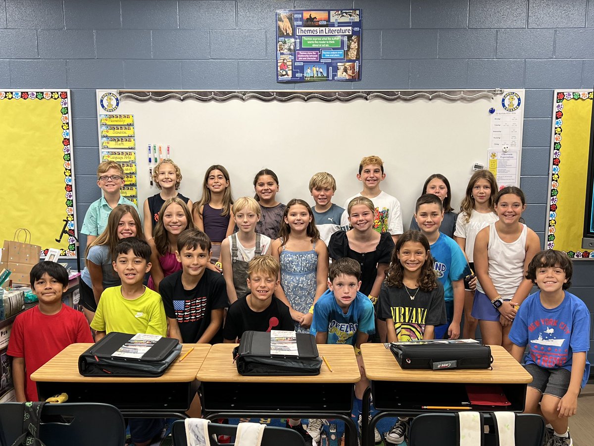 Awesome first day of school for these 5th graders! Let’s go! 🐾 #d70cougars #d70shinyapple