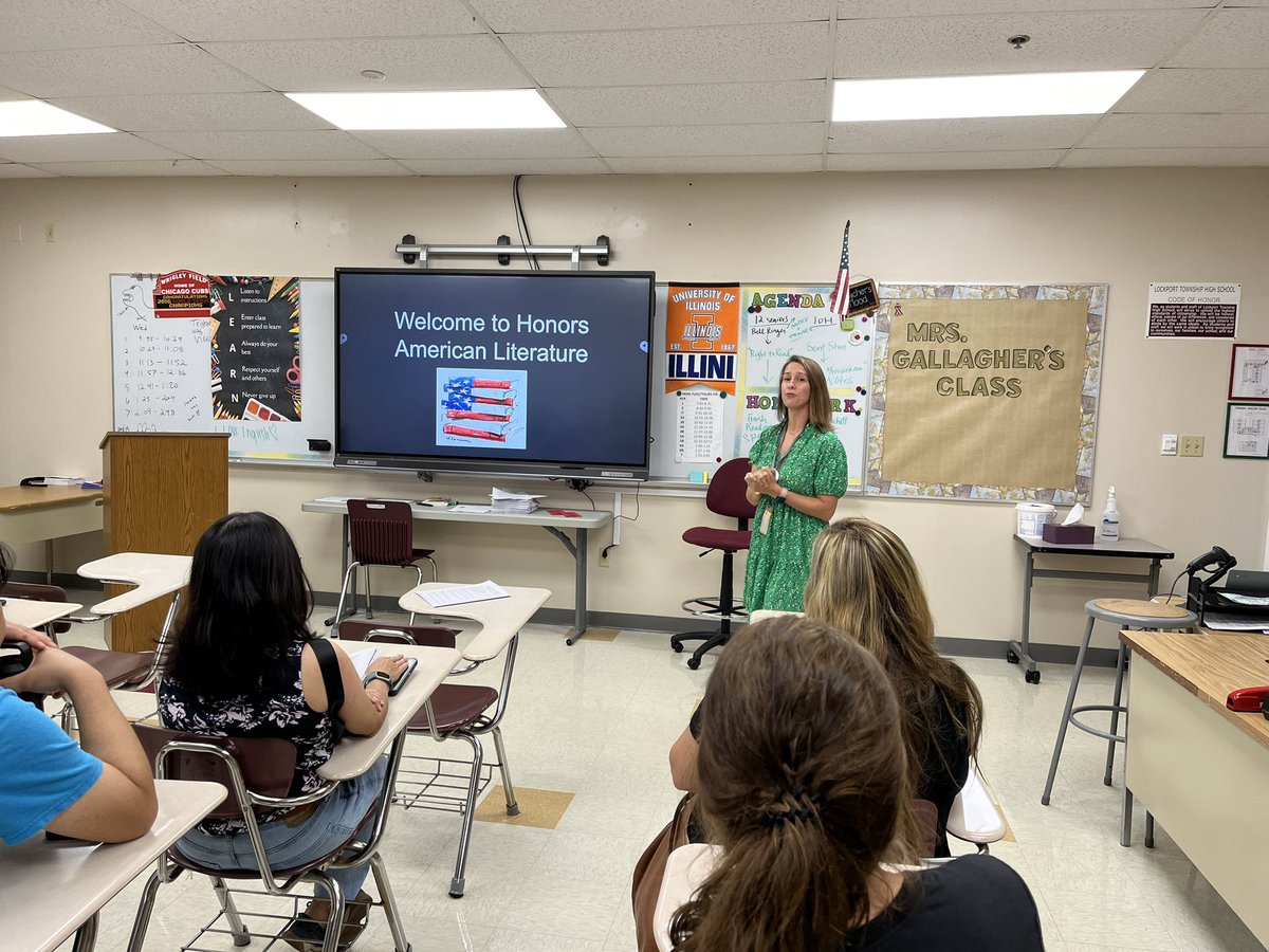 PorterSup205's tweet photo. Curriculum night is always amazing for me. When you see your colleagues so expertly and authentically describe their craft, you feel so much admiration. Thank you East Campus staff and parents! #bestogether @LockportHS205 @DrJohnGreenan https://t.co/ysXlce9Yuo