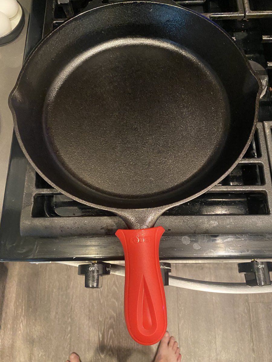My first cast iron skillet was just delivered. 
Let put it to a test. 
#ketodiet #carnivorediet #yes2meat #weightloss