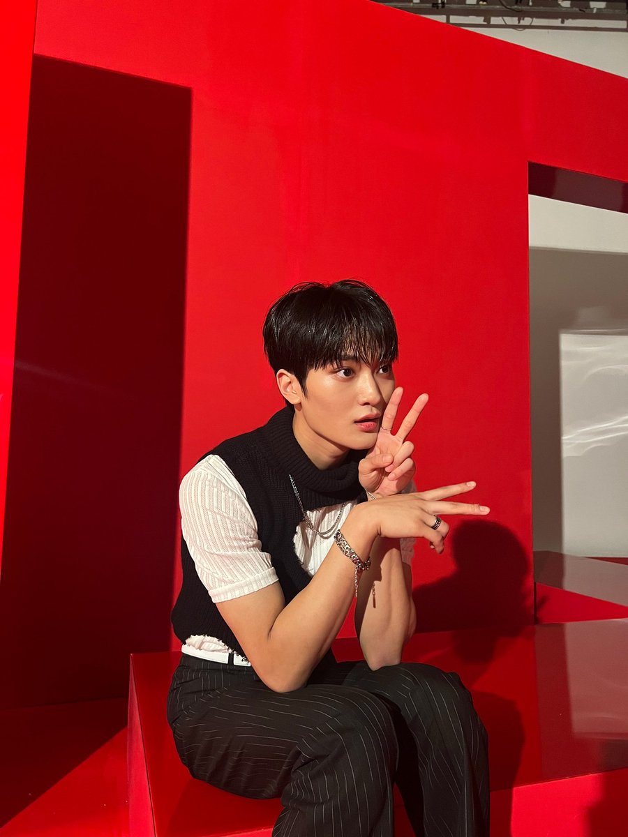 덮머영의 컨포..? 이거 귀하다 😀
#태영 #TAEYOUNG #SUN_SEEKER