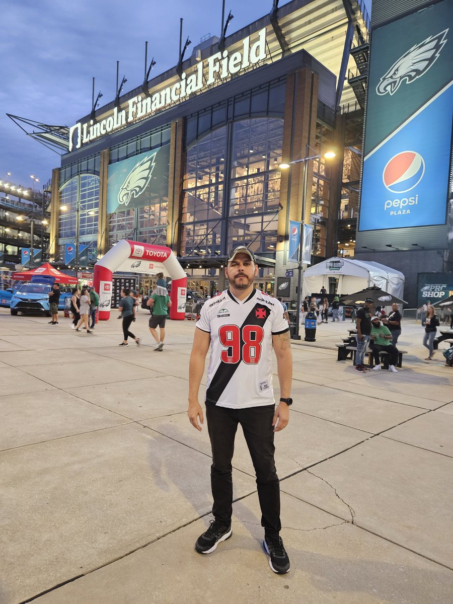 marceldantas83's tweet photo. Vasco Almirantes presente torcendo pelos Eagles vs Colts. #NFLnaESPN https://t.co/Xfvh9IOvo4