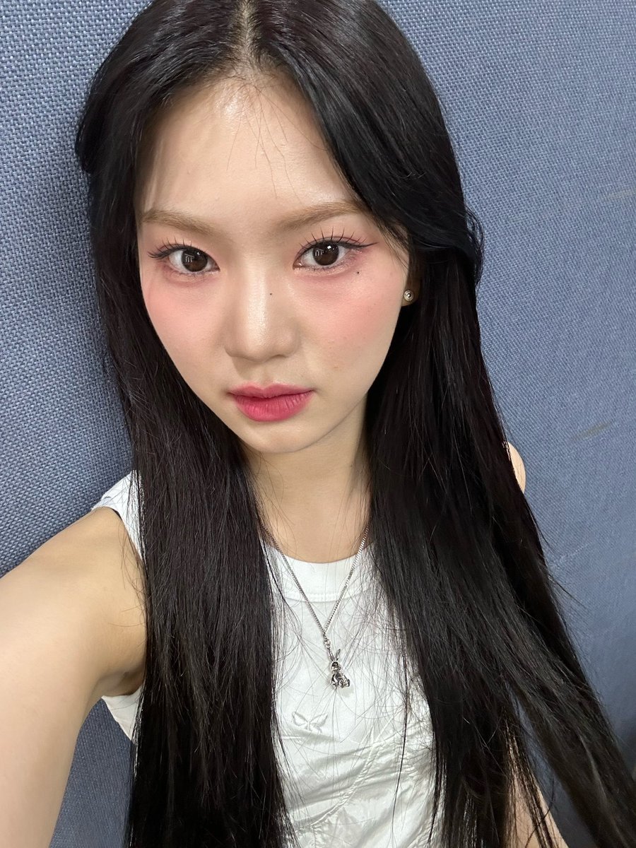 catisisa's tweet photo. 우리집 효녀 고양이 그거 아이사잖아🐈‍⬛🤍 https://t.co/1RYB6LCn0V