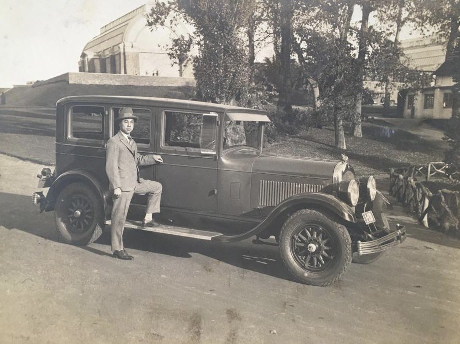 maddybudd_'s tweet photo. My great grandfather in front of the winter gardens 🌸 https://t.co/CumXgrBHll