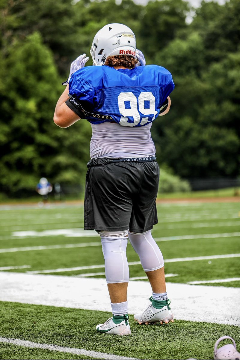 aiden_billings3's tweet photo. Senior season starts tmrw, LETS GO ! ⭐️ @SeahawkFB https://t.co/eFSnfc60yz