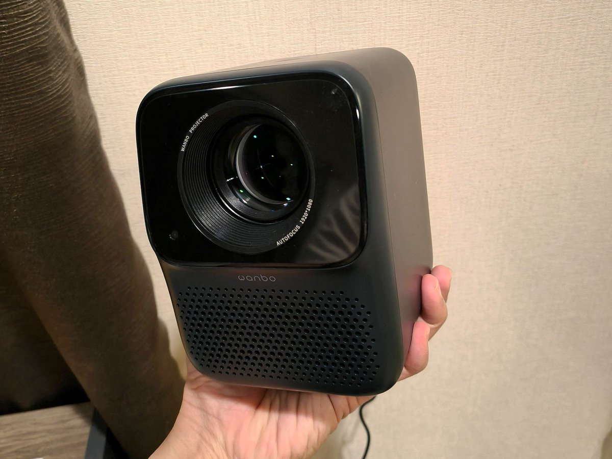 สร้างโรงหนังส่วนตัวในบ้านแบบ 100 นิ้ว 🍿อย่างสบายๆกับ Wanbo T2 Max New 

Projector ตัวเล็ก spec แรง 🎥มาด้วย 1080p ความสว่าง 450 ANSI มี Auto focus

ภาพชัดแจ๋ว ลำโพงอลังการเบสตุ้บๆ เสียงพัดลมเบามาก เรียกว่าคุ้มค่าเกินตัวสุด หลักพัน คุณภาพหลักหมื่น 

มาพร้อม Android OS ใช้งานง่าย