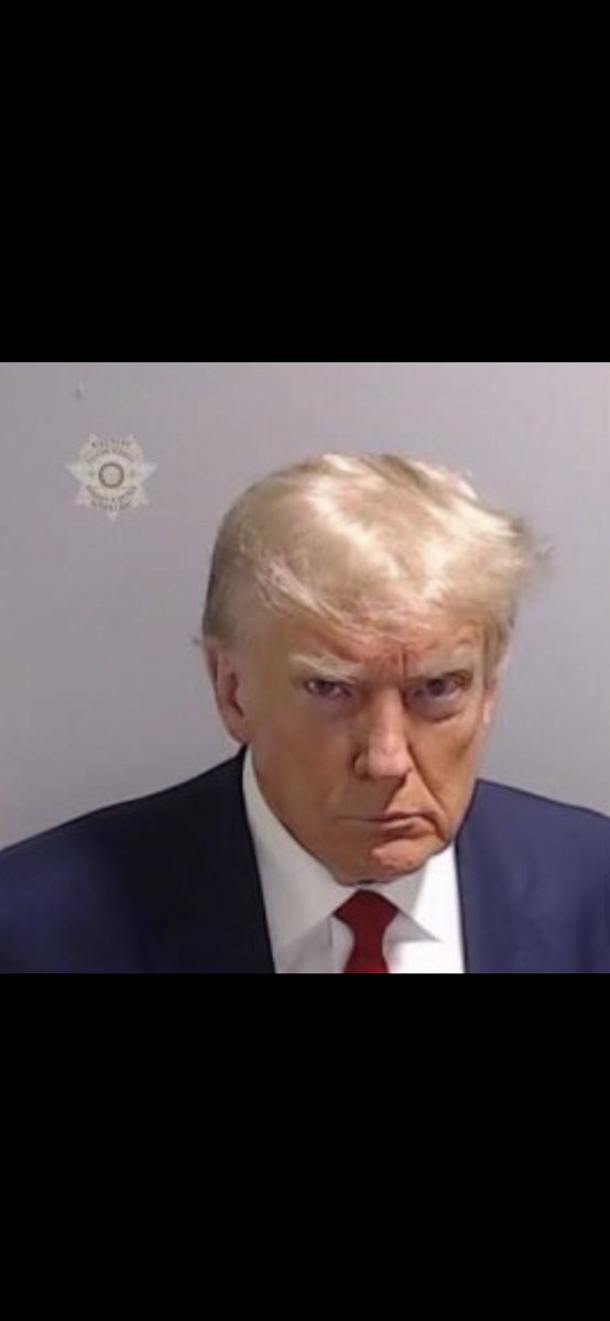 nerissa4878's tweet photo. I was hoping he might be photographed in an orange jumpsuit, but I suppose we wouldn’t be able to see him then?? https://t.co/DEaHySty5y