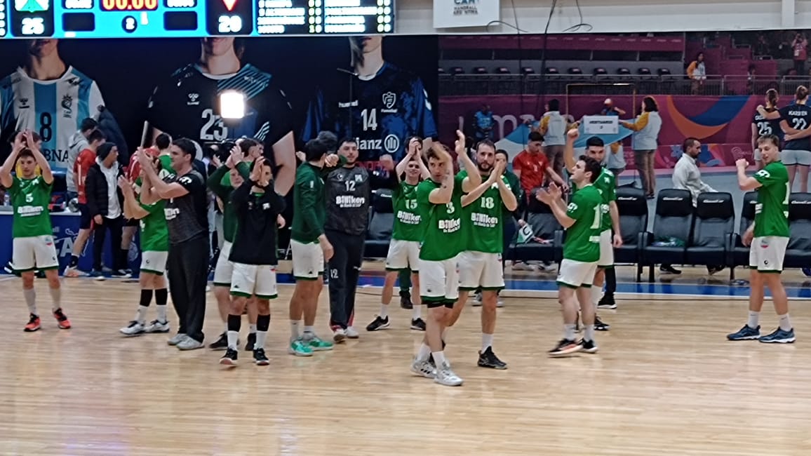 ferrocarriloest's tweet photo. #HandballMasculino 🤾♂️ Ganaron los Mágicos!!! Por la 3° Fecha del Metro Clausura de @femebal #Ferro venció como local en "La Casa del Handball" 25-20 a #SAGVillaBallester!
Oé 2° con 7 pts. (2G y 1P)!
Próxima fecha (4°): Sáb. 2/9 vs. #SAGLomas (V)!
#VamosVerde! 💚🚂 https://t.co/CCLHRpJwRC